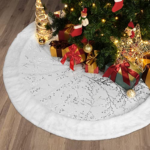 Lewondr Falda para Árbol de Navidad, 122CM Alfombra Decorativa de Árbol con Patrones de Plata&Ribete de Felpa, Cubierta para Árbol de Navidad Ornamento Navideño para Decoración del Hogar Fiesta, Plata